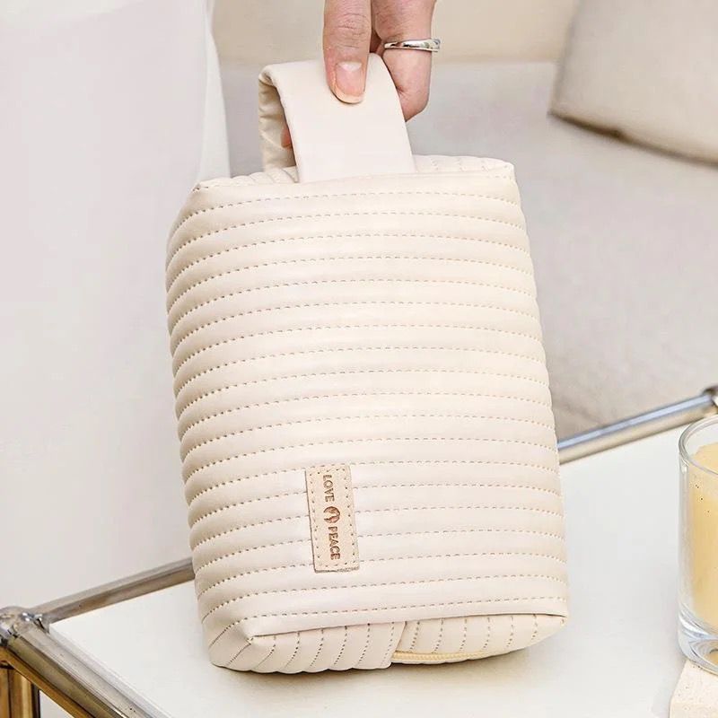 Lining Lady Pouch: Stylish Organization for Every Occasion