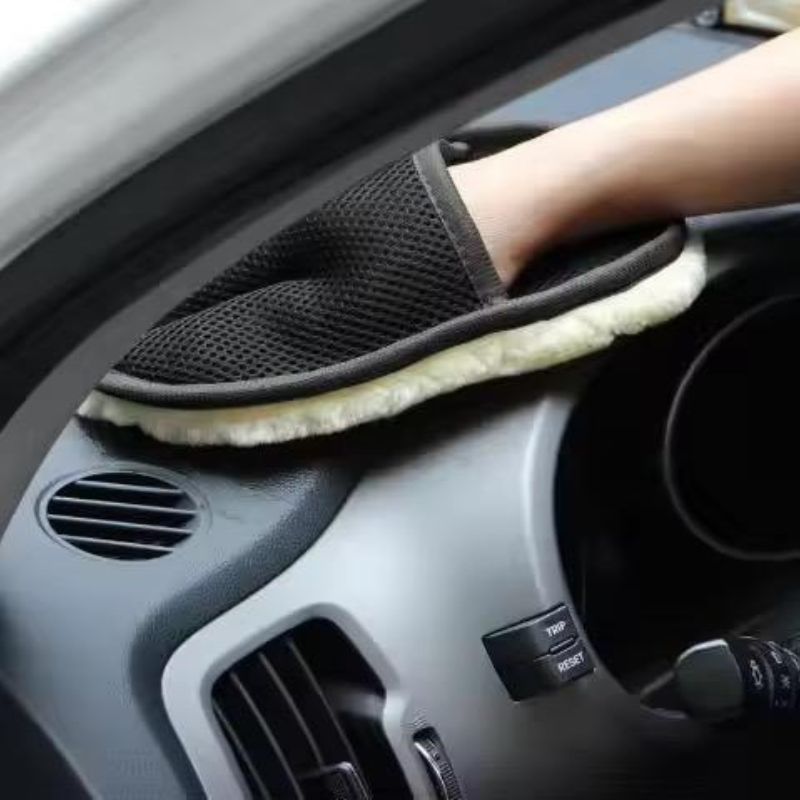 Microfiber Wool Soft Car Washing Glove – Gentle on Paint